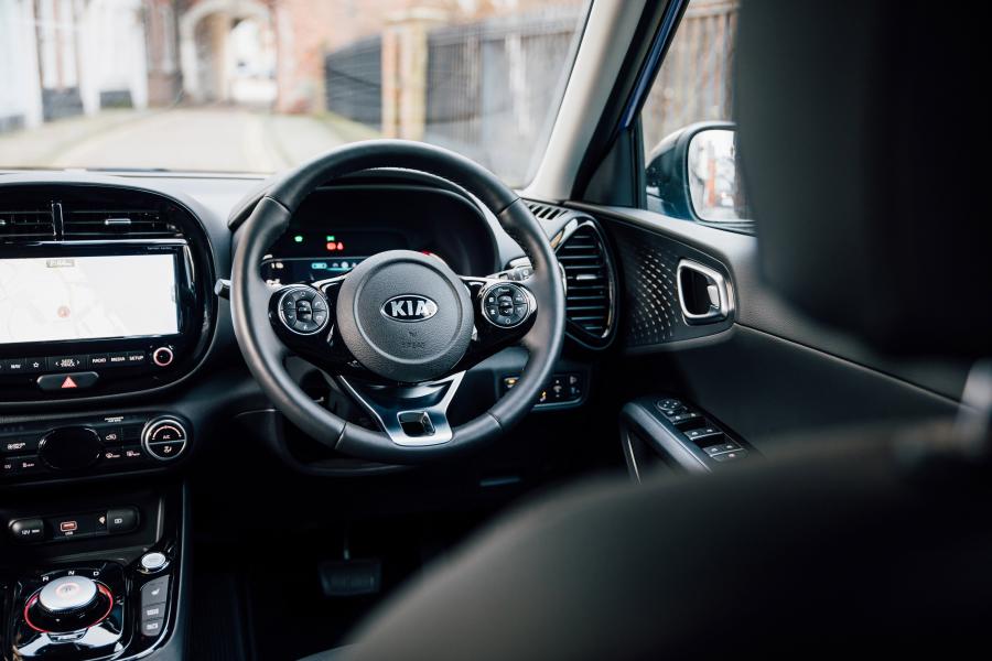 Панель приборов Kia Soul EV (SK3) 2019 года  (UK) (фото 24 из 40)
